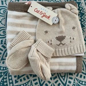 Cat and Jack Organic Cotton Gift Set Baby Newborn Blanket Hat Booties‎ Oatmeal